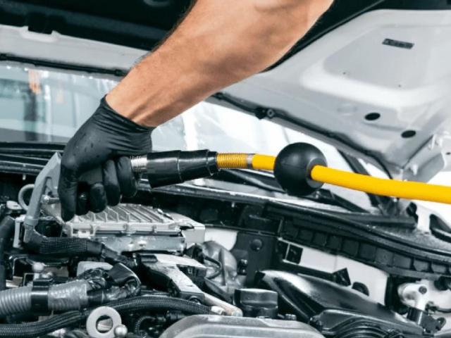 Chia sẻ kinh nghiệm rửa khoang máy ô tô an toàn và hiệu quả